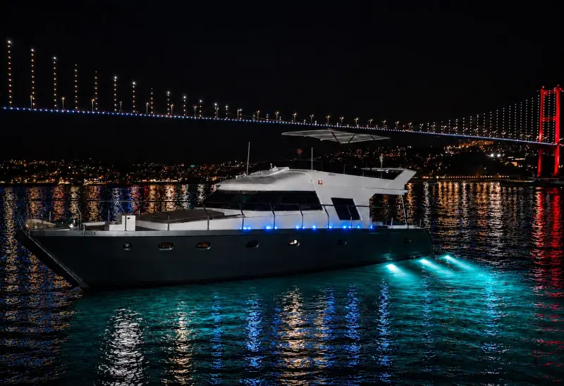 #1298 - Özel Yapım 17m للإيجار يخت بمحرك
